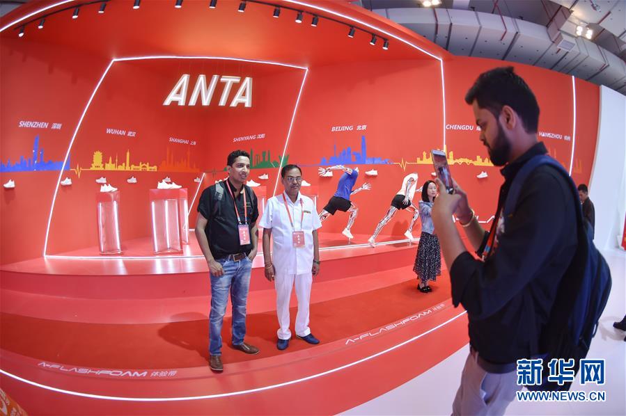 （新華全媒頭條·圖文互動）（9）上下同心再出發(fā)——習近平總書記同出席2019年全國兩會人大代表、政協委員共商國是紀實